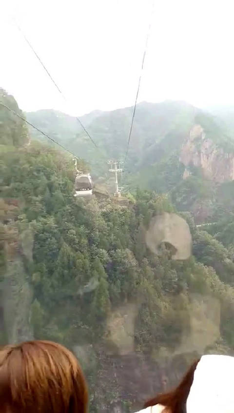 46岁邓萃雯被曝交神秘男友 素颜逛街心情大好：澳门威尼克斯人网站